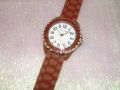 RELOJ MARRON CON CORREA DE GOMA